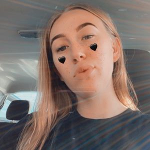 Meet your Posher, Caitlin